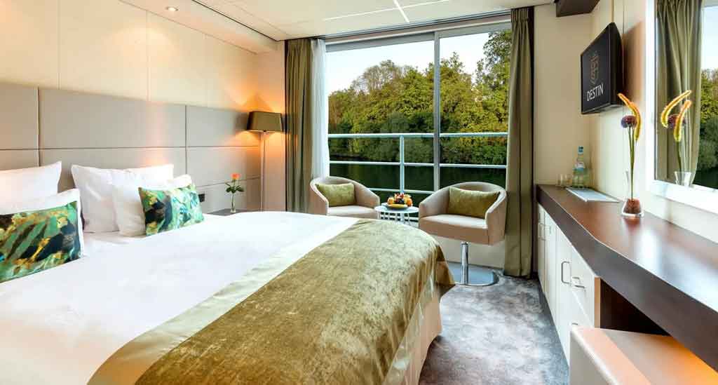 A-en-B-cabine-(15-m²)-met-panorama-schuifpui-en-Frans-balkon,-Mozart--en-Straussdek
