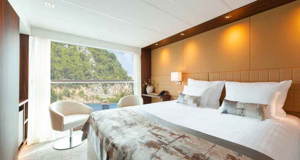 A-en-B-cabine-(17-m²)-met-horizontale-panorama-schuifpui,-Mozart--en-Straussdek