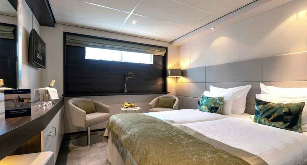 C-cabine-(15-m²)-met-kleinere-vensters-die-niet-geopend-kunnen-worden,-Haydndek