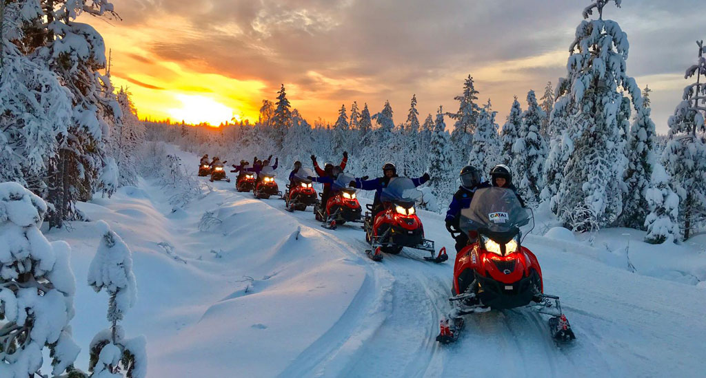 Snowscootertocht in de avond