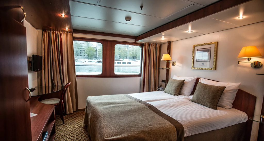 Swiss-Ruby-B-cabine