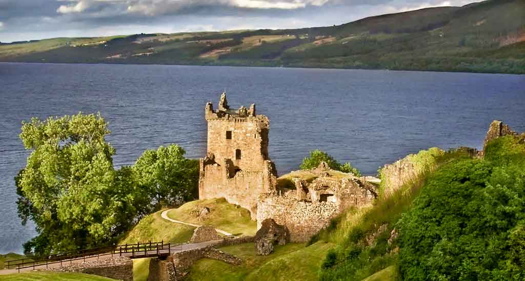 Urquhart-Castle