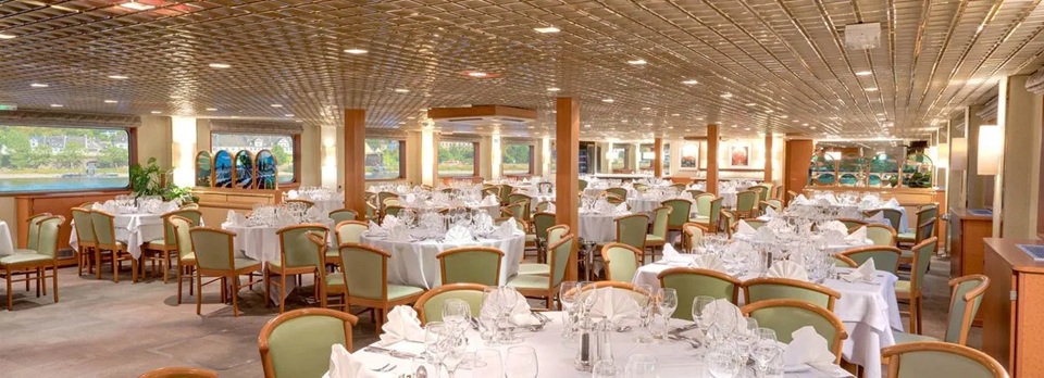 Het restaurant aan boord van MS Beethoven
