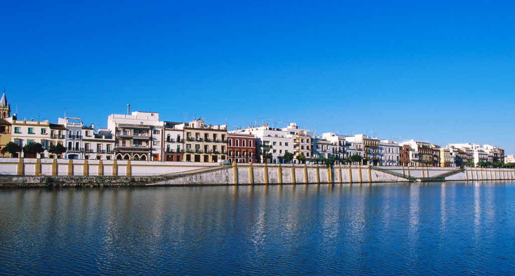 De Guadalquivir rivier, wijk Triana
