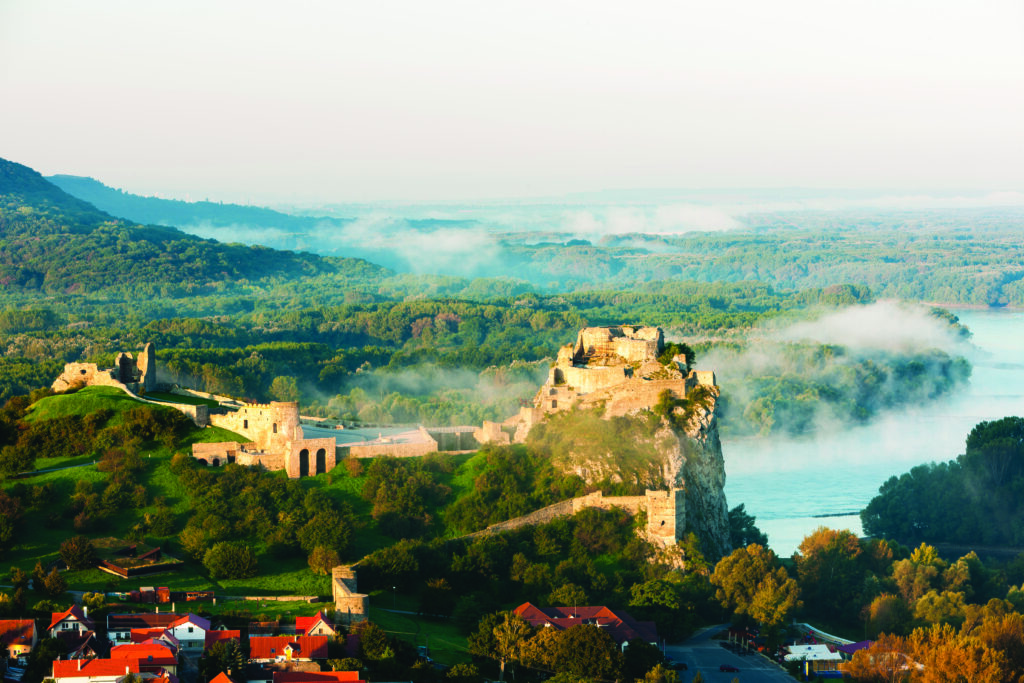 Devin Castle Slowakije langs de Donau
