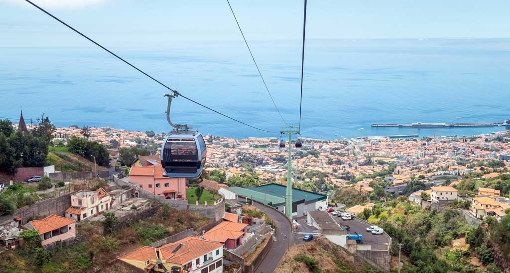 Vanuit de kabelbaan genieten van het uitzicht over Funchal