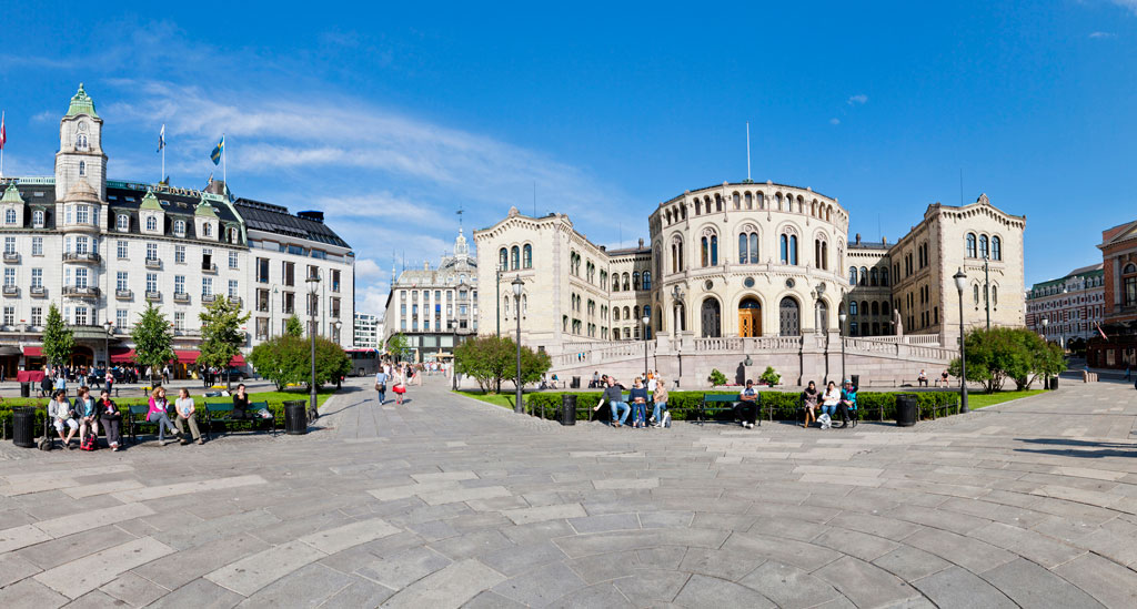parliament building at Karl Johans Gate